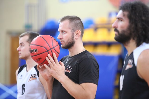 Баскетболисты "Черкасских мавп" провели открытую тренировку с болельщиками