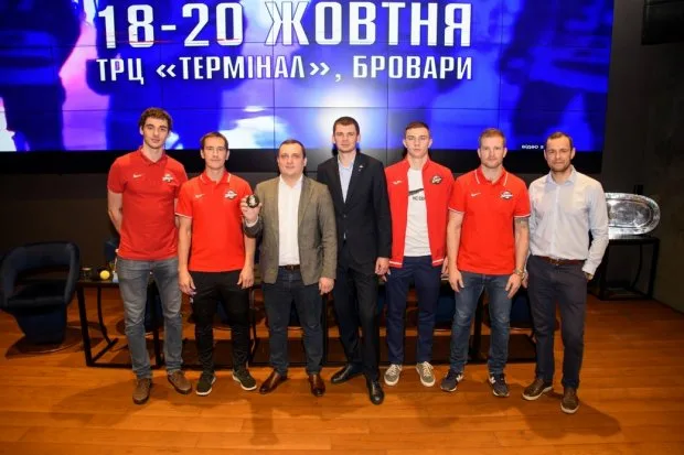 Хоккеисты "Донбасса" встретились с болельщиками накануне матчей Континентального кубка