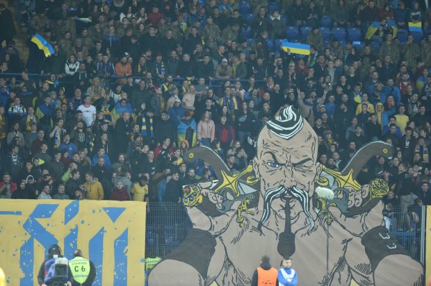 Как болельщики поддерживали сборную Украины в Харькове: атмосферные фото и видео