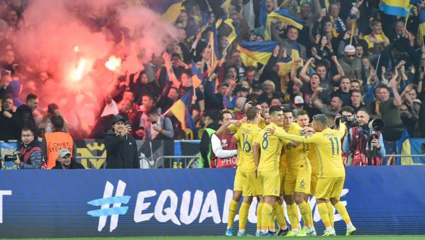 Украина – Португалия: как украинские игроки праздновали победу – видео и фото из раздевалки